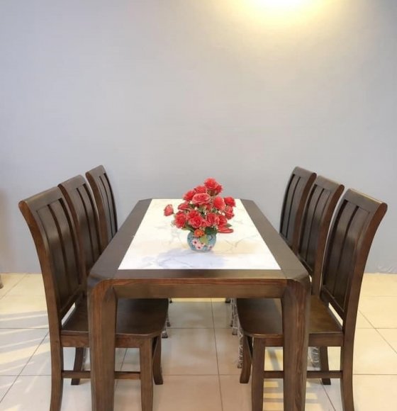 Bộ bàn ghế ăn gỗ sồi nga lau màu óc chó kết hợp mặt đá 6 ghế đẹp 