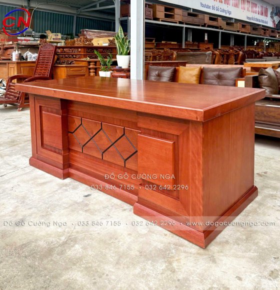 Bàn Làm Việc Giám Đốc Gỗ Xoan Đào 1m87 - Chạm Chỉ Đen