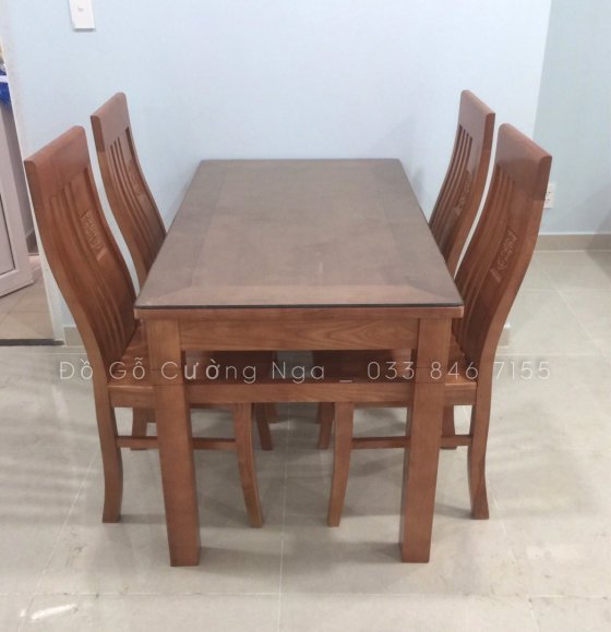 Bàn ăn 4 ghế gỗ sồi nga - mặt liền giao khách ( Gò Vấp )
