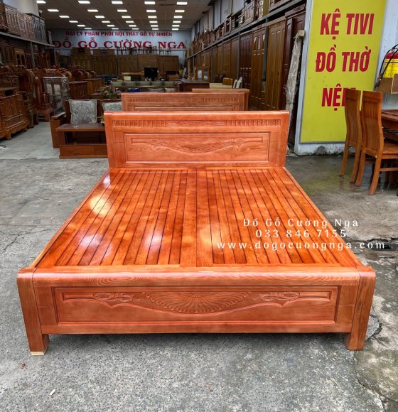 Giường gỗ Sồi Nga vạt phản màu cánh gián - hoa lan 
